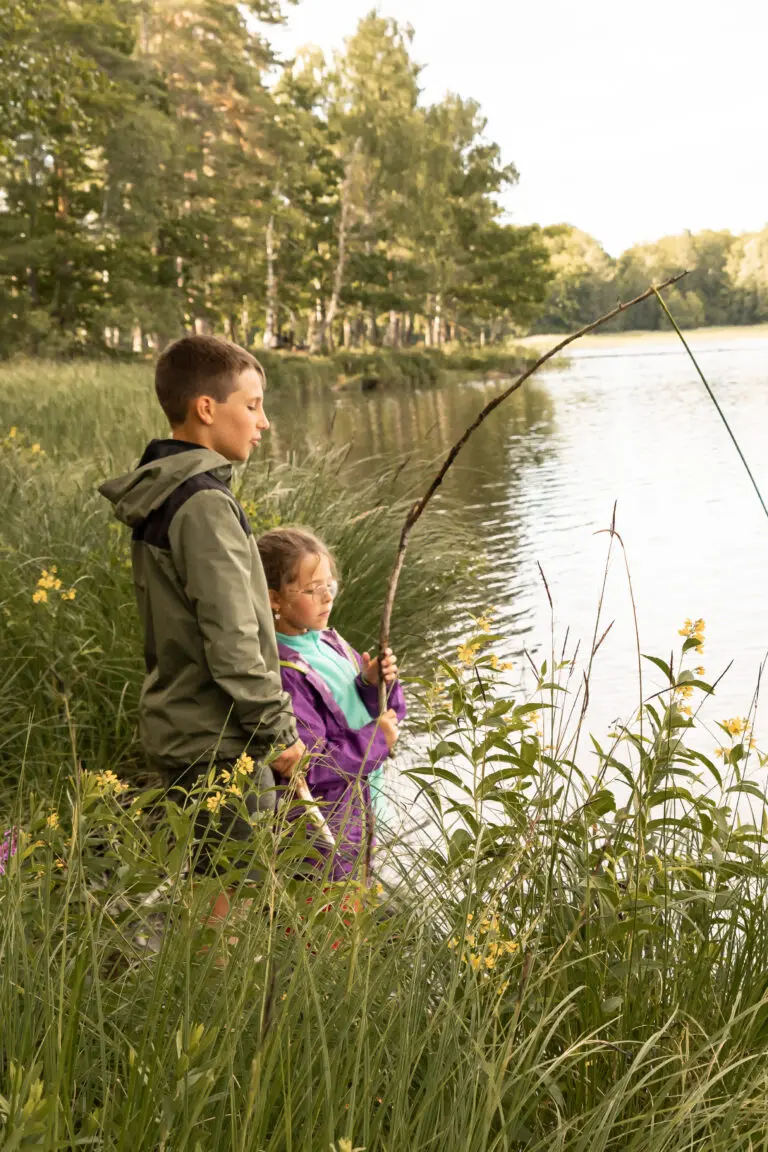 vissen - vakantie zweden - met kinderen op reis - kanotocht Zweden- reizen met kinderen