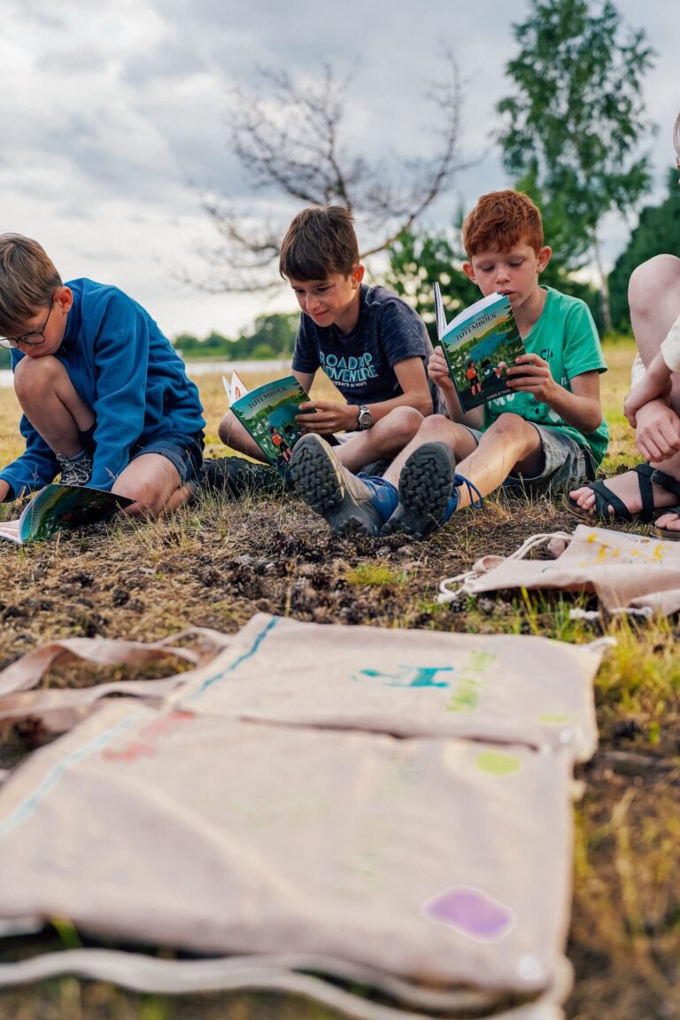 kinderen knutselen